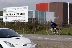 PHAMA PARC 2, PARC D'ACTIVITES REUNISSANT LES ENTREPRISES FRANCE TELECOM, EDF ET DES LABORATOIRES PHARMACEUTIQUES, COMMUNAUTE D'AGGLOMERATION SEINE-EURE, VAL-DE-REUIL (27), FRANCE 