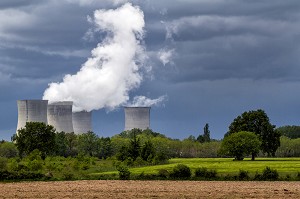 TOURS DE REFROIDISSEMENT DE LA CENTRALE NUCLEAIRE DE DAMPIERRE-EN-BURLY, LOIRET (45), FRANCE 