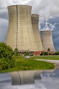 TOURS DE REFROIDISSEMENT DE LA CENTRALE NUCLEAIRE DE DAMPIERRE-EN-BURLY, LOIRET (45), FRANCE 