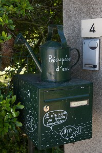 BOITE AUX LETTRES INSOLITE A SAINT-MARTIN-D'ABBAT, VILLAGE DES BOITES AUX LETTRES, LOIRET (45), FRANCE 