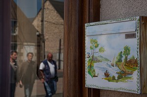 BOITE AUX LETTRES INSOLITE A SAINT-MARTIN-D'ABBAT, VILLAGE DES BOITES AUX LETTRES, LOIRET (45), FRANCE 