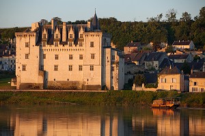 CHATEAU ET VILLAGE HISTORIQUE DE MONTSOREAU, AU BORD DE LA LOIRE, MAINE-ET-LOIRE (49), FRANCE 