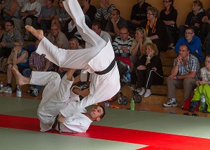 DESEQUILIBRE ET CHUTE DES JUDOKAS, COMPETITION ET DEMONSTRATION DU CLUB DE JUDO DE RUGLES, EURE (27), FRANCE 