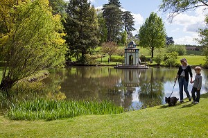 PAVILLON TURC DU PARC FLORAL, VILLAGE D'APREMONT-SUR-ALLIER, PLUS BEAU VILLAGE DE FRANCE, CHER (18), FRANCE 