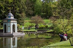 PAVILLON TURC DU PARC FLORAL, VILLAGE D'APREMONT-SUR-ALLIER, PLUS BEAU VILLAGE DE FRANCE, CHER (18), FRANCE 