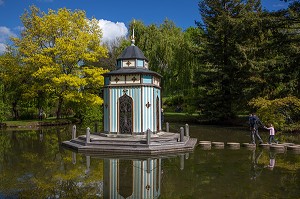 PAVILLON TURC DU PARC FLORAL, VILLAGE D'APREMONT-SUR-ALLIER, PLUS BEAU VILLAGE DE FRANCE, CHER (18), FRANCE 