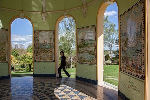 LE BELVEDERE D'INSPIRATION RUSSE, PARC FLORAL, VILLAGE D'APREMONT-SUR-ALLIER, PLUS BEAU VILLAGE DE FRANCE, CHER (18), FRANCE 