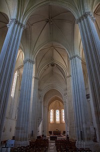 NEF, PILIERS ET VOUTES, INTERIEUR DE L'EGLISE COLLEGIALE DE CANDES-SAINT-MARTIN, INDRE-ET-LOIRE (37), FRANCE 