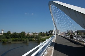PONT DE L'EUROPE SUR LA LOIRE, ORLEANS, LOIRET (45), FRANCE 