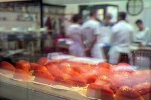 CUISSON DES TOMATES AU FOUR, CUISINE D'AUTEUR AVEC LAURENT CLEMENT, COURS DE CUISINE, 11 COURS GABRIEL, CHARTRES, EURE-ET-LOIR (28), FRANCE 