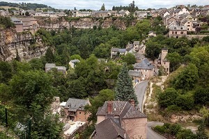 TROU DE BOZOULS, CIRQUE NATUREL EN FORME DE FER A CHEVAL, LABEL PLUS BEAU VILLAGE DE FRANCE, BOZOULS, AVEYRON (12), FRANCE 