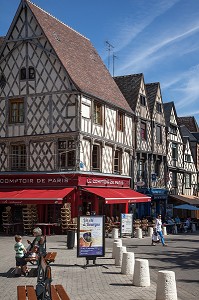 MAISON A COLOMBAGES, RUE JEAN GIRARD, VIEILLE VILLE DE BOURGES, CHER (18), FRANCE 
