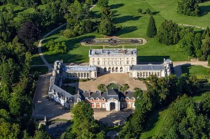 CHATEAU DE BIZY ET SON PARC VUE DU CIEL, ANCIENNE DEMEURE ROYALE DU XVIII EME SIECLE, EURE (27), NORMANDIE, FRANCE 