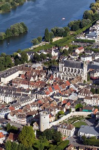 VILLE DE VERNON AU BORD DE LA SEINE AVEC SON EGLISE COLLEGIALE NOTRE-DAME, EURE (27), NORMANDIE, FRANCE 