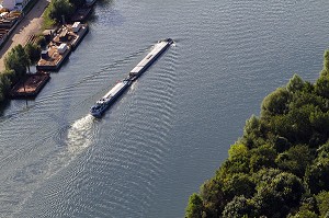 PENICHE SUE LA SEINE PRES DE VERNON EN DIRECTION DU HAVRE, EURE (27), NORMANDIE, FRANCE 