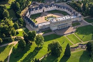 CHATEAU DE BIZY ET SON PARC VUE DU CIEL, ANCIENNE DEMEURE ROYALE DU XVIII EME SIECLE, EURE (27), NORMANDIE, FRANCE 