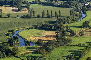 BOUCLE DE RIVIERE, VALLEE DE L'EURE, REGION DE PACY-SUR-EURE, EURE (27), NORMANDIE, FRANCE 