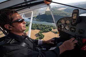 VOL EN AVION ULM AU DESSUS DE LA VALLEE DES IMPRESSIONNISTES AVEC PASCAL CHEDEVILLE, L'EURE EN ULM, EURE (27), NORMANDIE, FRANCE 