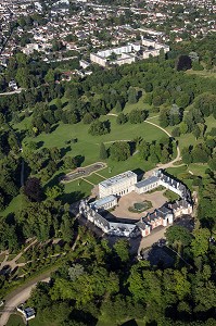 CHATEAU DE BIZY ET SON PARC VUE DU CIEL, ANCIENNE DEMEURE ROYALE DU XVIII EME SIECLE, EURE (27), NORMANDIE, FRANCE 