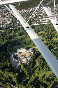 CHATEAU DE BIZY ET SON PARC VUE DU CIEL, ANCIENNE DEMEURE ROYALE DU XVIII EME SIECLE, EURE (27), NORMANDIE, FRANCE 