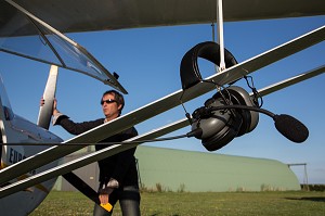 PREPARATION DU VOL EN AVION ULM AVEC PASCAL CHEDEVILLE, L'EURE DE L'ULM, EURE (27), NORMANDIE, FRANCE 