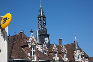 ENSEIGNE DE LA POSTE DE LA MAIRIE DE SENONCHES, EURE-ET-LOIR (28), FRANCE 