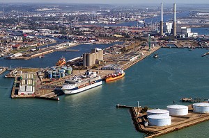 VUE AERIENNE DU GRAND PORT MARITIME DU HAVRE (PORT AUTONOME POUR VOYAGEURS ET COMMERCE), LE HAVRE, SEINE-MARITIME (76), FRANCE 