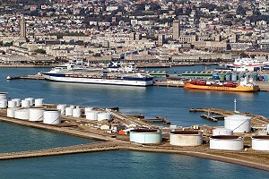 VUE AERIENNE DU GRAND PORT MARITIME DU HAVRE (PORT AUTONOME POUR VOYAGEURS ET COMMERCE), LE HAVRE, SEINE-MARITIME (76), FRANCE 