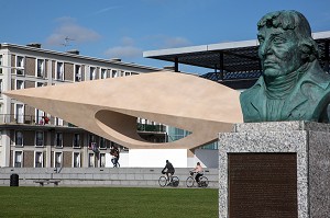 BUSTE DE L'EXPLORATEUR NICOLAS BAUDIN DEVANT MUSEE D'ART MODERNE ANDRE MALRAUX PRES DE LA CAPITAINERIE, LE HAVRE, SEINE-MARITIME (76), FRANCE 