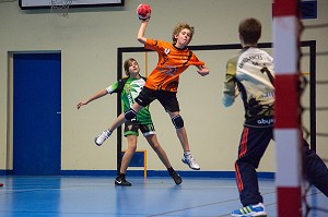 MATCH DE HANDBALL POUR LES JEUNES CADETS, GYMNASE DE RUGLES, EURE (27), FRANCE 