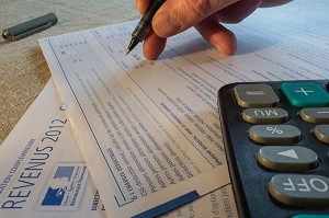 FEUILLE DE DECLARATION DES REVENUS DE L'ANNEE 2012, IMPOTS POUR LES PARTICULIERS (CHARGES DEDUCTIBLES, PENSIONS ALIMENTAIRES, EPARGNE RETRAITE) 