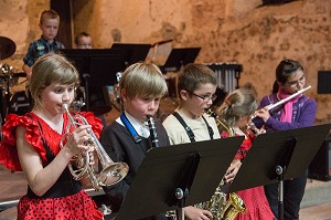 SPECTACLE CONCERT AVEC LES ENFANTS DE L'ECOLE DE MUSIQUE, RUGLES (27), FRANCE 
