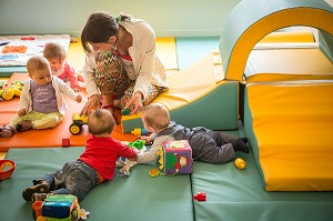 CENTRE MULTI-ACCUEIL PETITE ENFANCE ET JEUNESSE DE L'ILOT MOMES, ACTIVITES D'EVEIL, EDUCATION, PSYCHOMOTEUR, DAMVILLE (27), FRANCE 