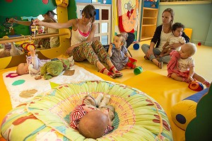 CENTRE MULTI-ACCUEIL PETITE ENFANCE ET JEUNESSE DE L'ILOT MOMES, ACTIVITES D'EVEIL, EDUCATION, PSYCHOMOTEUR, DAMVILLE (27), FRANCE 