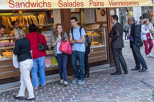 RESTAURATION RAPIDE (SANDWICHS, SALADES, PAINS, VIENNOISERIES), CHARTRES, EURE-ET-LOIR (28), FRANCE 