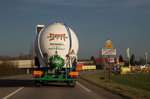 TRANSPORT DE MATIERES NON-DANGEREUSES EN CAMION CITERNE, SOCIETE ARGENTAIS, SAINT-SULPICE-SUR-RISLE, ORNE (61), FRANCE 