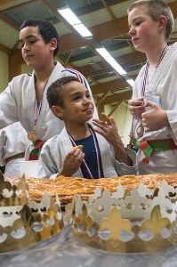 GALETTE DES ROIS A L'OCCASION D'UN TOURNOI DE JUDO POUR LES PLUS JEUNES, DOJO DE RUGLES (27), EURE, FRANCE 