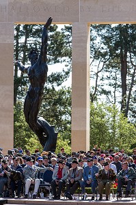 LES VETERANS DE LA SECONDE GUERRE MONDIALE, COMMEMORATION AU CIMETIERE AMERICAIN, CEREMONIE DU 70 EME ANNIVERSAIRE DU DEBARQUEMENT EN NORMANDIE, COLLEVILLE-SUR-MER (14), FRANCE