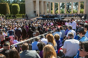 LES 10 000 INVITES DE LA COMMEMORATION AU CIMETIERE AMERICAIN EN PRESENCE BARACK OBAMA ET FRANCOIS HOLLANDE, CEREMONIE DU 70 EME ANNIVERSAIRE DU DEBARQUEMENT EN NORMANDIE, COLLEVILLE-SUR-MER (14), FRANCE