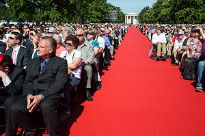 LES 10 000 INVITES DE LA COMMEMORATION AU CIMETIERE AMERICAIN EN PRESENCE BARACK OBAMA ET FRANCOIS HOLLANDE, CEREMONIE DU 70 EME ANNIVERSAIRE DU DEBARQUEMENT EN NORMANDIE, COLLEVILLE-SUR-MER (14), FRANCE