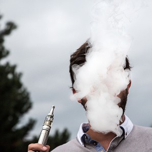 ILLUSTRATION CIGARETTE ELECTRONIQUE 