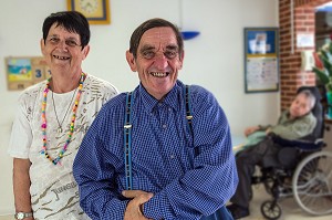 FRERE ET SOEUR, RESIDENTS DE L'EHPAD ANDRE COUTURIER, ETABLISSEMENT PUBLIC DU SUD DE L'EURE, HEBERGEMENT POUR PERSONNES AGEES INDEPENDANTES, RUGLES, EURE (27), FRANCE 