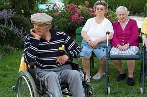 RESIDENTS, EHPAD ANDRE COUTURIER, ETABLISSEMENT PUBLIC DU SUD DE L'EURE, HEBERGEMENT POUR PERSONNES AGEES INDEPENDANTES, RUGLES, EURE (27), FRANCE 