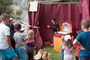 LE CIRK PUCES, PLUS PETIT CIRQUE DU MONDE, FETE DES PAYSANS ET ARTISANS, ENTREMONT-LE-VIEUX, SAVOIE (73), FRANCE 