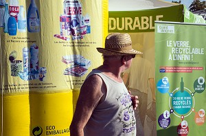 STAND DE SENSIBILISATION AU TRI ET RECYCLAGE DES DECHETS ET ECO EMBALLAGE, AVIGNON (84), FRANCE 