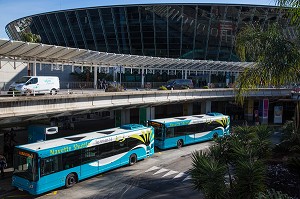 NAVETTES DE BUS SHUTTLE DE L'AEROPORT DE NICE COTE D'AZUR, NICE (06), ALPES-MARITIMES, PACA, FRANCE 