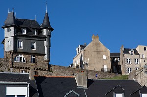 MAISON EN ARDOISE SUR LES REMPARTS, GRANVILLE (50), FRANCE 