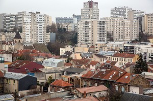 CENTRE-VILLE AVEC LE QUARTIER DES CITES DU PLATEAU, POLE GALLIENI, BAGNOLET (93), FRANCE 