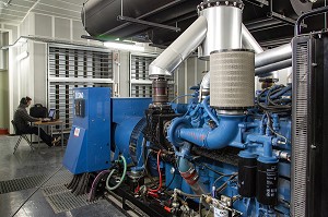 SALLE DES GROUPES ELECTROGENES PRETS A PRENDRE LE RELAI ELECTRIQUE EN CAS DE PANNE D'ELECTRICITE, STADE ALLIANZ RIVIERA DE L'OGC NICE, (06) ALPES-MARITIMES, PACA, FRANCE 