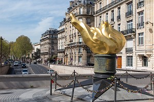 FLAMME DE LA LIBERTE AU DESSUS DU PONT DE L'ALMA, PLACE DE L'ALMA, 8 EME ARRONDISSEMENT, PARIS (75), FRANCE 